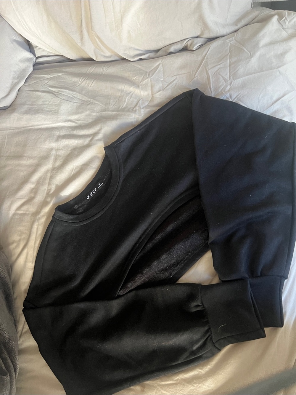 Aritzia Black Women’s Crewneck Sweatshirt